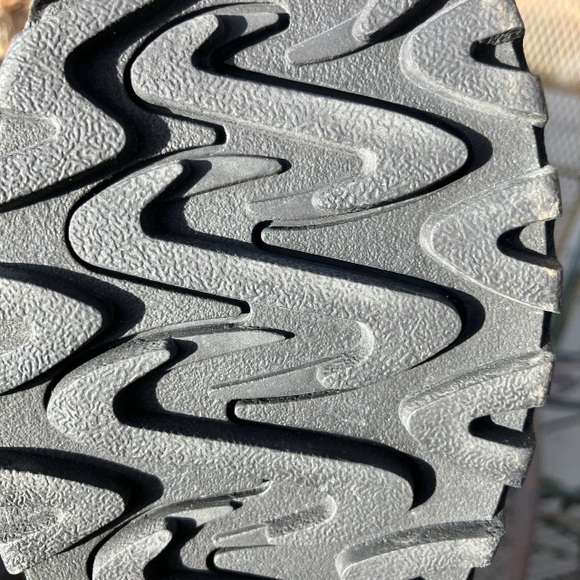 Khombu Women's Winter Boots - Gray and Black - Picture 6 of 6